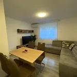 Apartma Dzana *