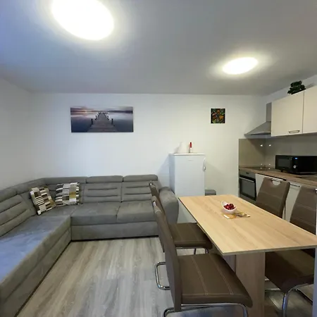 Apartma Dzana Lägenhet *