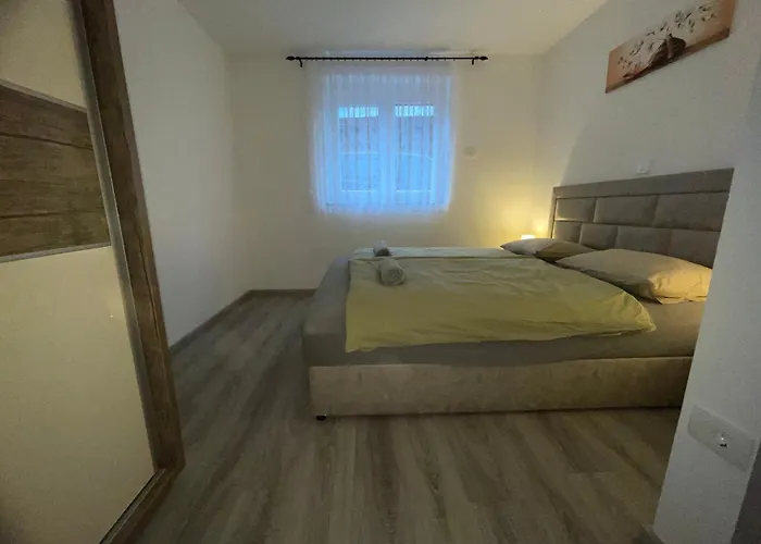 Apartma Dzana דירה