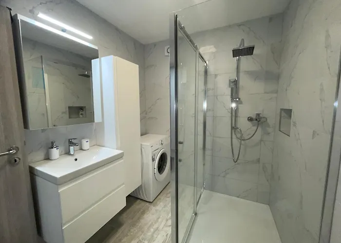 Apartma Dzana דירה