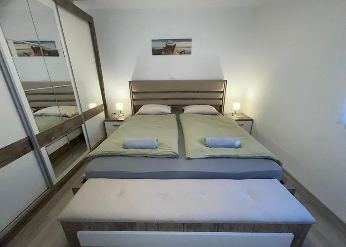Apartma Dzana דירה *